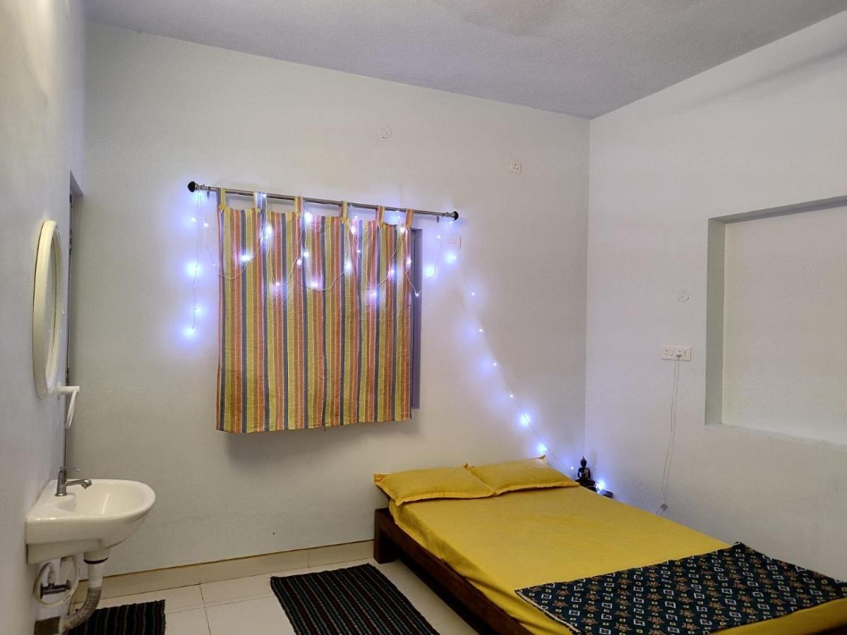 Funk Monk Hostel Ауровиль Экстерьер фото