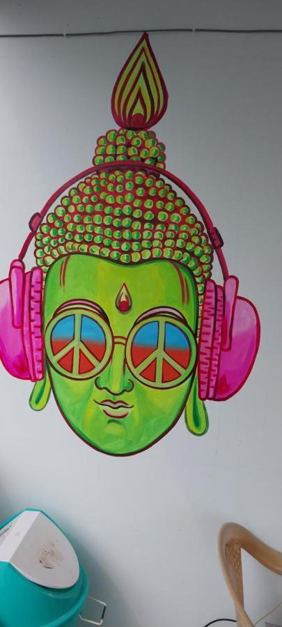 Funk Monk Hostel Ауровиль Экстерьер фото